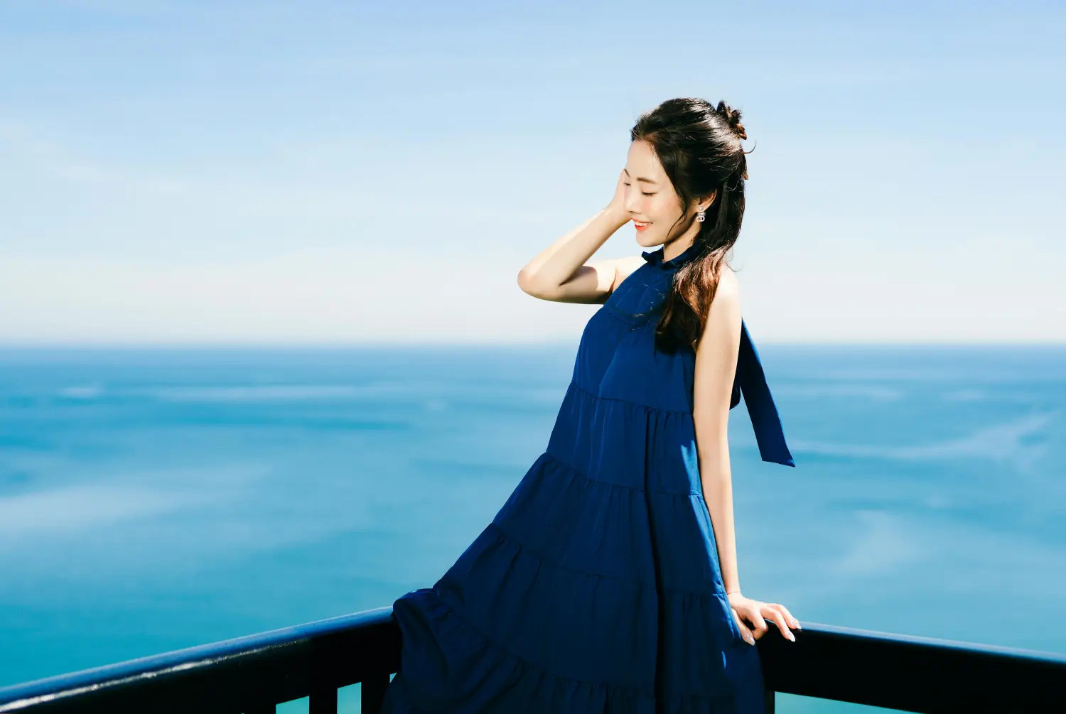 Quel Bijoux Avec une Robe Bleu Marine