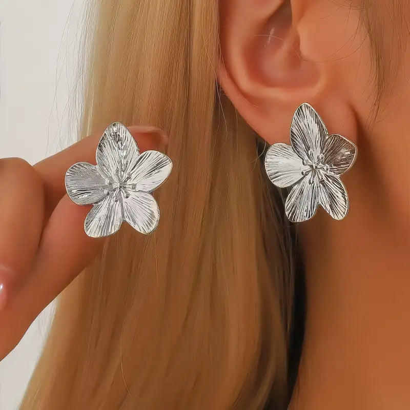 Boucle D’oreille Fleur Argentée - boucle d’oreille